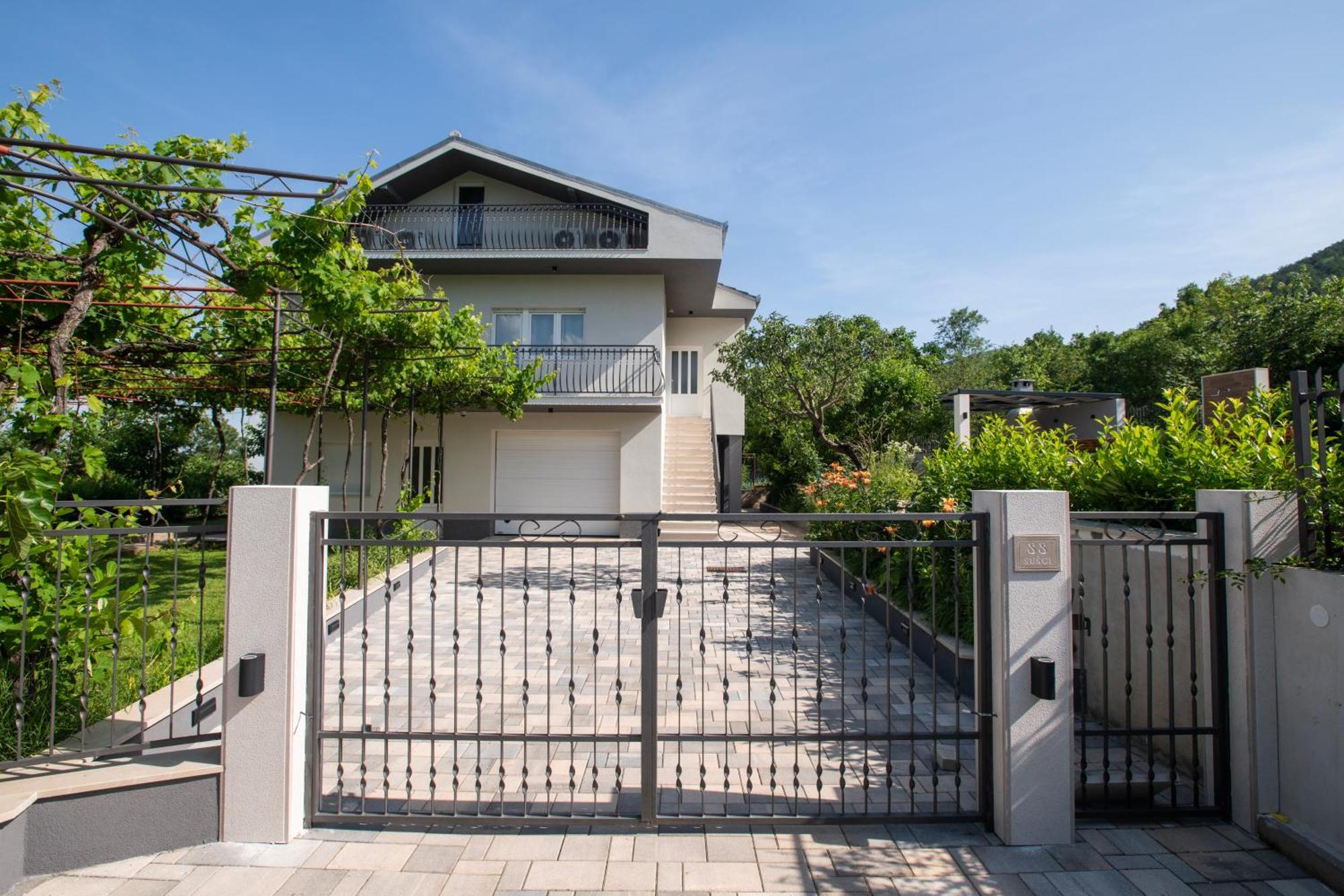 Villa Latica Dicmo المظهر الخارجي الصورة