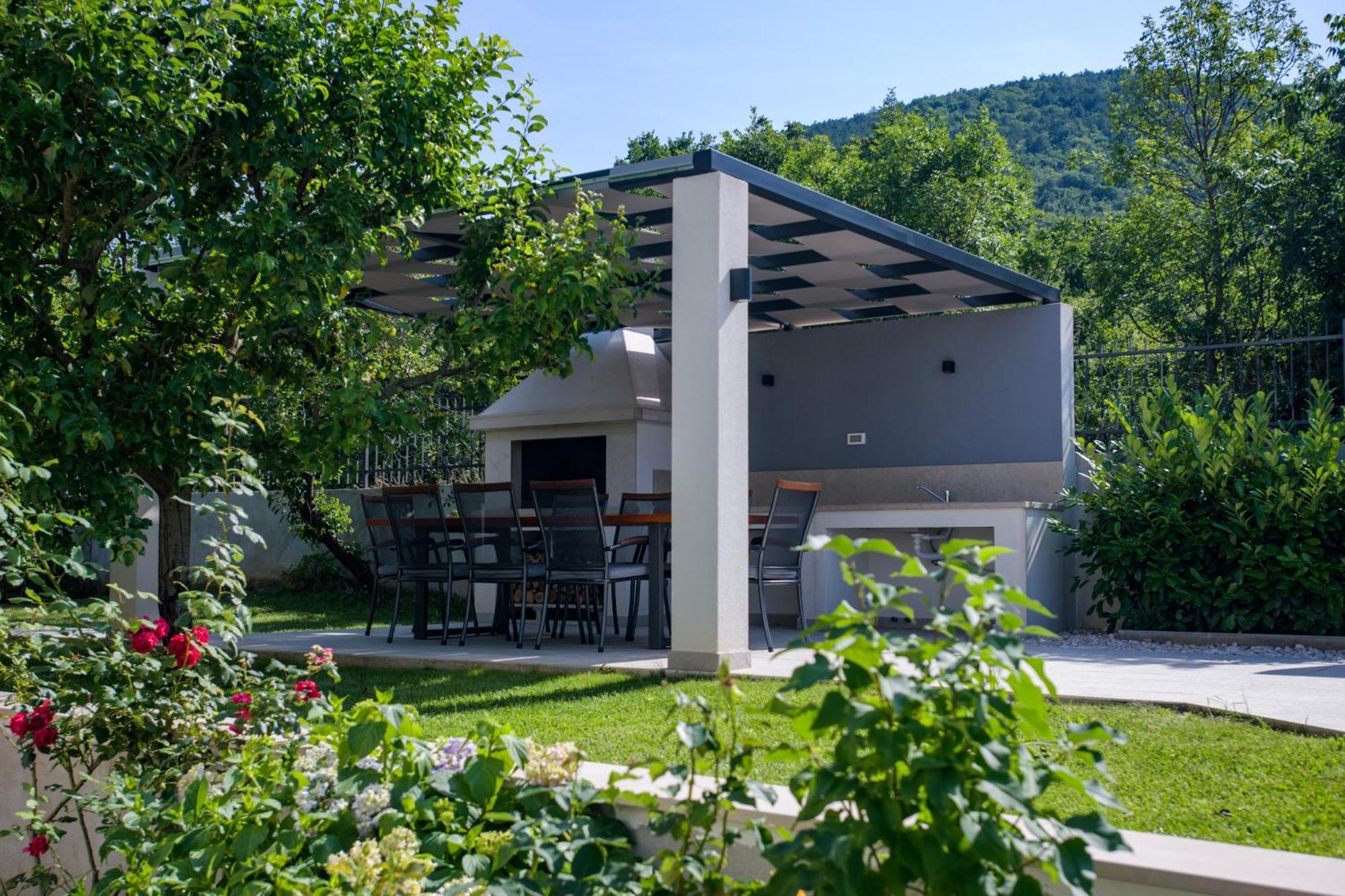 Villa Latica Dicmo المظهر الخارجي الصورة